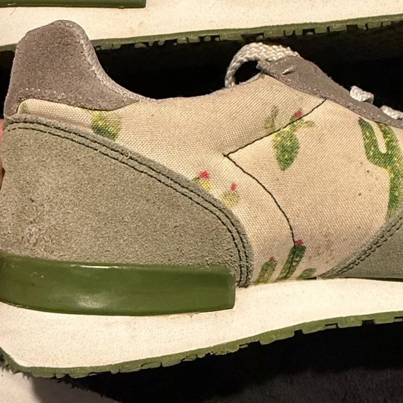 Inkkas Cactus 🌵 Print Sneakers with Green Accents women’s Sz.7 - Picture 9 of 13